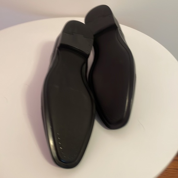 BRAND NWOT NEVER WORN BEFORE KENNETH COLE REACTION 9.5 BLACK LEATHER SLIP ONS - Picture 6 of 6